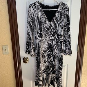 Spense black and white dress.  Size 14.
